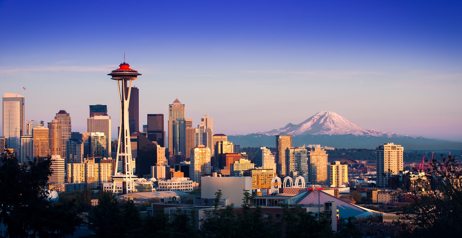Seattle skyline with Space Needle and Mount Rainier